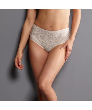
Ancona Taille Slip 1561

 De modische hoog gesneden tailleslip+ uit de serie ANCONA, met kanten print en glossy materiaal heeft een adembenemende uitstraling. De uni-gekleurde inzet geeft een optische highlight waardoor de benen langer lijken. Samen met de bijpassende comfortbh zorgt tailleslip+ ANCONA voor een mooie vrouwelijke look.

  Materiaal * elastisch glanzende stof * katoenen kruisje.

 Bovenstof

  
 * 70% Polyamide 
 * 30% Elastaan  | Materiaal info: 45% polyester 40% polyamide 15% elastaan | Wasinstructie: Handwas niet geschikt voor de droger