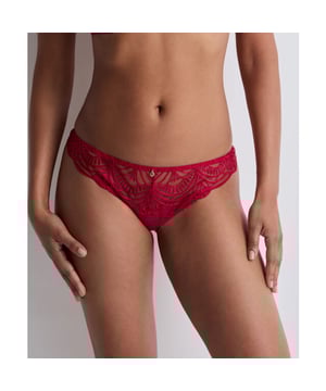 
Met all-over delicate borduursels is de Vibes tanga slip een comfortabele en sexy stijl die subtiel de heupen en de vorm van de billen laat zien, met nul VPL. Een uitsparing onthult sensuele blote huid aan de onderkant van de rug, wat een look creëert die beslist modern en verleidelijk is.
Met Boheemse patronen op de geborduurde rand. De rechte rand voegt contrast en een moderne uitstraling toe.
Een grafisch paneel benadrukt de rondingen van het borduurwerk en laat de huid erdoorheen gluren.
De lijn wordt verhoogd door een kleine gouden juweelhanger
Peek-a-boo details op de achterkant van de slip geven ze een verleidelijke touch

Borduursel aan de voorkant: 72% polyester, 22% polyamide, 6% elasthaan
​​Onderkant: 100% katoen
Tule: 79% polyamide, 21% elasthaan

 | Materiaal info: 45% Polyester 40% Polyamide 15% Elastaan | Wasinstructie: Handwas niet geschikt voor de droger