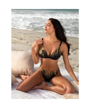 
73% Polyamide / Nylon, 15% Polyester, 12% Elastane / Spandex