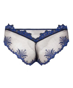 
Tule en sprankelend lurexdraad

Over Nuit Folie: Vier de weelderigheid van je rondingen met deze boeiende lijn, geïnspireerd op de magische wereld van de nacht.

43% Polyamide, 35% Polyester, 11% Élasthanne, 11% Coton