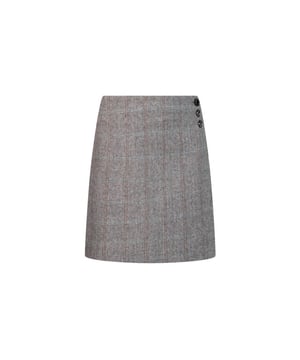 
<p><span lang="nl">De Fiene rok is een chique en verfijnd exemplaar dat je garderobe moeiteloos naar een hoger niveau tilt. Ontworpen met een hoge taille, creëert het een flatterend silhouet dat de taille accentueert. De lichte A-lijn pasvorm valt sierlijk, waardoor hij de hele dag comfortabel is. Deze rok heeft een knoopsluiting aan de zijkant en voegt een uniek detail toe aan het ontwerp. Volledig gevoerd met zacht katoen, zorgt voor comfort op de huid. De Fiene Rok is gemaakt van een hoogwaardige wolmix en heeft een klassiek ruitpatroon dat tijdloze elegantie toevoegt. Deze rok is perfect voor zowel professionele omgevingen als casual uitstapjes en is een veelzijdige toevoeging aan je collectie.</span></p><br>Kleur: Dark grey check <br>
Materiaal: 60% Wool, 40% Polyester