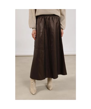 
NKF10000 279 Nukus Amber Skirt Fango/Dark Chocolate  Materiaal: 90% Polyester, 10% Spandex