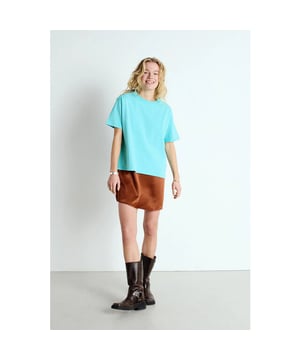 
<p>Het signature Fizvalley-T-shirt voor dames heeft een vintage uitstraling dankzij zijn gladde, compacte stof. Het is verkrijgbaar in een groot aantal kleuren, perfect voor elke gelegenheid.</p>
<ul>
<li>Recht T-shirt</li>
<li>Korte mouwen</li>
<li>Ronde hals</li>
<li>Oversized. Wordt los gedragen, neem je gebruikelijke maat.</li>
</ul><br>Kleur: Caraibes Vintage <br>
Materiaal: 100% katoen<br>
Het model is 178 cm lang en draagt maat S