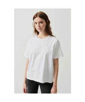 
Kleur: White <br>
Materiaal: 100% katoen<br>
Het model is 176 cm lang en draagt maat S