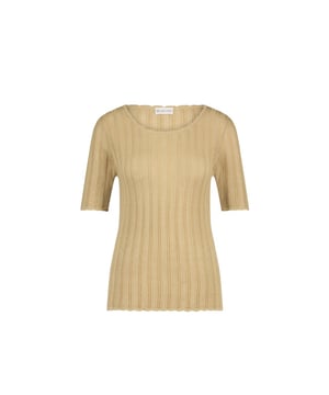 
De Zaza top KN SZAZA TOP van JANE LUSHKA is een top met korte mouwen, ronde hals, een spectaculaire afwerking aan hals en mouwen en een slanke rechte pasvorm. Deze top is gemaakt van een zacht materiaal en uitgevoerd in de kleur Beige. Het model op de foto is 1.79cm lang en draagt maat S.<br /><br />De stof is gemaakt van cotton en viscose.