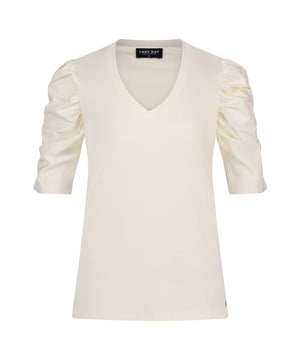 
LADY DAY Toya vind je nu op To Be Dressed. Prachtig en uniek item van premium travelkwaliteit en gemaakt van de volgende materialen: 80%pa/20%el. De top Toya is een recht vallende, top met V-hals. De top heeft driekwartmouwen met kleine plooien aan de bovenkant.