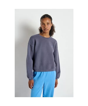 
Kleur: CYCLONE VINTAGE <br>
Materiaal: 98% katoen, 2% elastaan<br>
Het model is 175 cm lang en draagt maat S