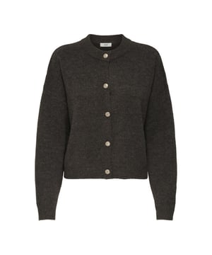 
Dit bruine vest van het merk Jacqueline de Yong is een echte must-have voor iedere vrouw die van comfort én stijl houdt. Het vest is gebreid en gemaakt van 52% polyester, 36% acryl, 8% wol en 4% elastaan. Hierdoor voelt het vest zacht en warm aan én behoudt het zijn vorm. Perfect voor de koudere dagen dus! De mooie bruine kleur is gemakkelijk te combineren met verschillende outfits en geeft een subtiele, maar toch opvallende touch aan je look. Draag het vest over een basic shirt of combineer het met een stijlvolle blouse voor een meer geklede look. Met dit vest ben je gegarandeerd van een comfortabele en modieuze outfit. Bestel nu  en shop deze eyecatcher voor je garderobe!