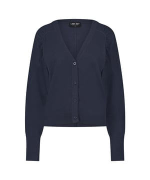 
LADY DAY August vind je nu op To Be Dressed. Prachtig en uniek item van premium travelkwaliteit en gemaakt van de volgende materialen: . De August cardigan is een fijne knit, met pofmouwen, knopen aan de voorzijde en een v-hals.