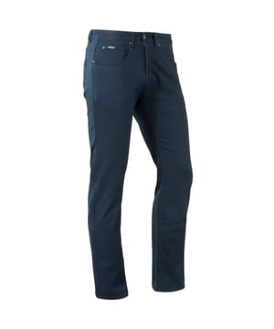 
De Brams Paris Hugo lange broek voor heren is een klassieke must-have voor elke kledingkast. De diep navy kleur geeft een tijdloze uitstraling en is eenvoudig te combineren met verschillende outfits. De broek is voorzien van een rits- en knoopsluiting en heeft vijf zakken, waaronder twee achterzakken en een muntzakje. Dit maakt de broek niet alleen stijlvol, maar ook praktisch. De lange broek heeft een regular fit en medium waist, wat zorgt voor een comfortabele pasvorm.en#10;en#10;De broek is gemaakt van 97% katoen en 3% elasthan, wat zorgt voor een natuurlijke en ademende stof. Dit maakt de broek perfect voor dagelijks gebruik. De elasthan zorgt daarnaast voor een fijne stretch, waardoor de broek altijd mooi aansluit op het lichaam. Voor een casual look kun je de broek combineren met een basic T-shirt en sneakers, maar ook voor een meer geklede look kun je deze broek perfect dragen.en#10;en#10;Maak jouw garderobe compleet met deze mooie lange broek van Brams Paris. Bestel hem nu in de kleur navy en geniet van het comfort en de stijl die deze broek biedt. Met Brams Paris kies je voor kwaliteit en tijdloze elegantie. Shop nu bij Nummerzestien en profiteer van een snelle levering!