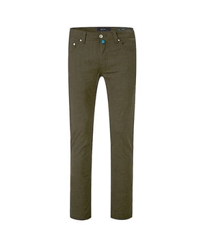 Topper uit onze Heren Broeken Sale categorie; dit stijlvolle item van het merk 
Pierre Cardin. Ben er snel bij want op=op!
Pierre Cardin broek 34540 - 1012 bruin