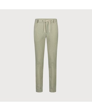 
Blijf altijd voorop lopen met de stijlvolle comfort chino met subtiel ruitmotief. De lichte, ademende stof zorgt voor optimaal draagcomfort, terwijl de tijdloze uitstraling deze chino geschikt maakt voor zowel werk als vrije tijd. Dankzij het aansnoerkoord krijgt de broek een perfecte pasvorm en is hij eenvoudig te combineren met verschillende outfits.
<ul>
	<li>Comfort chino met subtiel ruitmotief </li>
	<li>Aansnoerkoord voor een verstelbare taille </li>
	<li>Ademend en comfortabel materiaal </li>
	<li>Perfect voor werk en weekenden </li>
	<li>Stijlvol te combineren met een overhemd, colbert, polo of trui</li>
</ul>