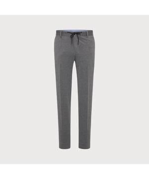
De meest comfortabele chino van Nederland. De speciaal ontwikkelde stretch stof zorgt voor een formele uitstraling, terwijl de broek aanvoelt als een joggingbroek.<br>
Perfect voor zowel business als casual gelegenheden. Chino is een los item van onze sneaker suit. <br>
<br>
Artikelnummer:  CBIW20-M30 Model heeft een lengte van 189 cm en maat 48