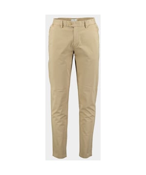 
Born With Appetite Chino Bruin Ednar Cotton Chino 24304ED03/820 sand met artikelcode24304ED03/820 sand .  van het materiaal 98% Katoen / 2% Elastaan. Extra specificaties: , , , , kleur Bruin.