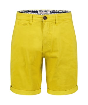 
<p>Chino shorts heren | Geographical Norway | Pacome</p>
<p>Chino korte broek heren voor de zomer van het Moda Italia merk Geographical Norway. De chino bermuda is gemaakt van lichte stretch stof. Dit geeft een comfortabel draaggevoel. De chino short is casual met een elegant tintje. Ook kun je de chino korte broek voor heren goed combineren op je outfit met een overhemd korte mouw, polo of een T-shirt.</p>
<p>Samenstelling: 98% katoen, 2% Lycra elastan<br />
Kleur: Limoen<br />
Pasvorm: Normal Fit</p>