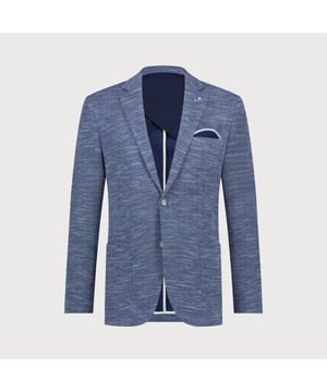 
<p>Blijf altijd voorop lopen met het gebreide structuur colbert van Blue Industry. Dit moderne colbert is gemaakt van een luxe gebreide stof in een comfortabele katoen-polyester mix. De subtiele structuur geeft een eigentijdse look, terwijl de stretch in de stof zorgt voor ultiem draagcomfort – de hele dag door.</p>

<p>Met verfijnde details zoals opgestikte zakken, een stijlvol pochet en een slanke pasvorm is dit colbert de perfecte keuze voor mannen die stijl en gemak willen combineren. Makkelijk te dragen over een t-shirt of shirt, op een jeans of chino.<br>
 </p>

<ul>
	<li>Luxe gebreide stof van katoen en polyester</li>
	<li>Subtiele structuur </li>
	<li>Comfortabele stretch voor optimale bewegingsvrijheid</li>
	<li>Verfijnde afwerking met pochet en opgestikte zakken</li>
	<li>Perfect voor zowel werk als voor weekenden</li>
</ul>