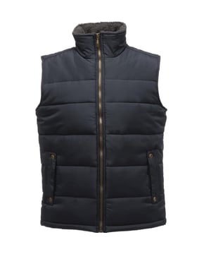 
Gewatteerde waterafstotende micropopeline. Hoogpolige fleece kraagvoering. Thermo-Guard isolatie. Polyester taffeta voering. Zelfdoekende schouderbedekking voor stevigheid. 2 onderzakken. Borstkas (passend bij de ins): XS - 35-36, S - 37-38, M - 39-40, L - 41-42, XL - 43-44, 2XL - 46-48, 3XL - 49-51.