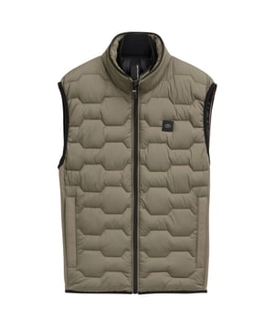 
<p>Casual bodywarmer van het merk Tom tailor. Deze bodywarmer heeft een doorgestikt patroon en 2 handige steekzakken die sluiten met een rits.</p>
<ul>
<li>Regular fit</li>
<li>50% Polyester, 50% Polyester (gerecycled)</li>
</ul>