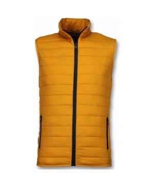 Scoor deze nieuwe outfit van Y Chrom nu in de Y Chrom sale met hoge korting!
Exclusieve trendy Heren Bodywarmer van het merk Y Chromosome. Deze Bodywarmer wordt gemaakt van een zeer hoogwaardige kwaliteit polyester. Deze Urban Jack heeft uitstekende afwerking en pasvorm.  - <p><strong><strong><strong>Specificaties:</strong><strong><br /></strong></strong></strong>- Heren Bodywarmer<br />- Kleur: Zie afbeelding<br />- Lengte: Kort<br />- Pasvorm: Slim Fit / Getailleerd Italiaans<br />- Patroon: Blanco<br />- Sluiting: Rits<br />- Materiaal: 100% Nylon<br />- Voering: 100% Polyester<br />- Zakken: 2 Jaszakken, 2 Binnenzakken<br />- Seizoen: Voorjaar, Herfst<br />- Wasvoorschrift: Machinewas 30 graden<br />- Beschikbare Maten: XS - S - M - L - XL - XXL<strong><br /><br /></strong></p>