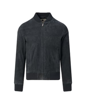 
Alter Ego Jack combineert stijl met eenvoud in een opvallende paarse tint. Deze jas heeft een ritssluiting en zakken voor gemak en comfort. De geribbelde boorden geven het een moderne twist. Alter Ego draait om innovatie en kwaliteit, en dit jack is daar een perfect voorbeeld van. Een ideale keuze voor wie zoekt naar iets unieks, zonder in te boeten aan functionaliteit.