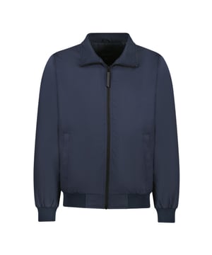 
<p>Vlotte heren zomerjas van het merk Cars. Deze lichte zomerjas heeft een sttandaard kraag en elastische boorden voor een comfortabele pasvorm en een sportieve uitstraling. Deze functionele voorjaarsjas heeft een waterafstotende laag.</p>
<ul>
<li>Regular fit</li>
<li>2 Steekzakken (Ritssluiting)</li>
<li>1 Binnenzak</li>
<li>100% Polyester</li>
<li>Artikel: 60477</li>
</ul>