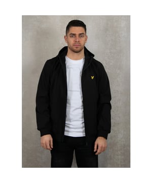 
De Lyle & Scott Mesh Back Softshell Jas voor heren is een praktische jas die makkelijk is te combineren met andere kledingstukken, perfect voor een wat frissere dag.  Materiaal: 100% organisch katoenPasvorm: Valt normaalWasvoorschrift: 30 graden in de wasmachine | Niet in de drogerOns model draagt maat L