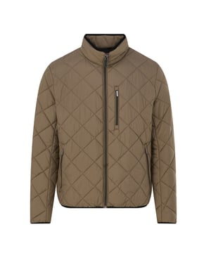 
Bugatti clothing Jack outdoor is de perfecte aanvulling voor je garderobe. Dit beige jack combineert comfort met stijl, dankzij de lichte constructie en het moderne ruitpatroon. Met functionele zakken en een stevige ritssluiting ben je klaar voor elk avontuur. Bugatti clothing staat voor tijdloze elegantie en hoogwaardige kwaliteit, perfect voor wie zowel stijl als comfort belangrijk vindt. - Over het merk: Bugatti is de perfecte mix van modern, klassiek en sportief. De beste materialen worden verwerkt met de nieuwste standaardtechnologieën om de Bugatti pasvorm te verzekeren.