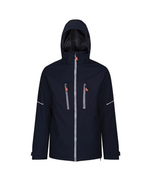 
100% Polyester. Stof: Rekken. Voering: Thermo-Reflect. Ontwerp: Eenvoudig. Stoftechnologie: Ademend, Isotex, Thermo-Guard, Waterdicht. Manchet: Verstelbaar, Stormmanchet. Halslijn: Hoog-Neck. Mouwtype: Met lange mouwen. Reflecterend detail, Shockcord Hem, Getapete naad. Eigenschappen van de kap: Verstelbaar, Verborgen, Gevoerd. Zakken: 1 RFID-blokkeringszak, 2 borstzakken, 2 lagere zakken. Bevestiging: Volledige ritssluiting. Voldoet aan de veiligheidsnorm: EN343:2003 A1:2007 Klasse 3:2.