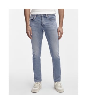 
- Over het Merk: Denham is een in Nederland opgericht denimmerk dat in 2008 werd opgericht door Engelse jeanmaker Jason Denham. Het merk staat bekend om zijn unieke en eigenzinnige ontwerpen. De kleding van Denham is gemaakt van hoogwaardige materialen, zoals denim, katoen en wol. Het merk biedt een breed scala aan items aan, waaronder jeans, jassen, broeken, truien, overhemden en accessoires. De ontwerpen van Denham zijn vaak geïnspireerd door de Amerikaanse en Japanse denimcultuur. Het merk gebruikt unieke stijlelementen, zoals contrasterende stiksels, vintage wash en oversize pasvormen, om een unieke en eigenzinnige uitstraling te creëren.