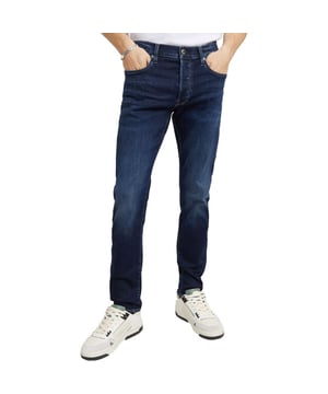 
3301 Slim is een skinny/slimfit jeans van het merk G-star Raw.