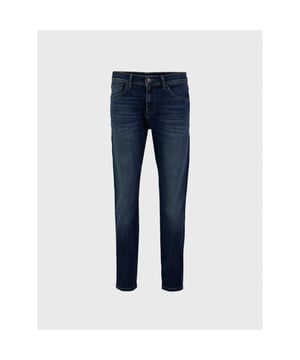 
Deze slim fit jeans van LTB Jeans het model Joshua. Deze spijkerbroek is gemaakt om een verfijnde comfort te bieden tijdens het dragen. Door de elasticiteit, oftewel door de stretch, is het extra comfortabel om deze spijkerbroek te dragen. Naast de comfort van deze jeans is ook de bewegingsvrijheid erg prettig. Deze jeans is gemaakt van 99% katoen en 1% elastaan.