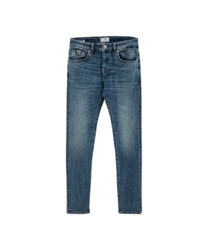 
Deze slim fit jeans van LTB Jeans het model Joshua. Deze spijkerbroek is gemaakt om een verfijnde comfort te bieden tijdens het dragen. Door de elasticiteit, oftewel door de stretch, is het extra comfortabel om deze spijkerbroek te dragen. Naast de comfort van deze jeans is ook de bewegingsvrijheid erg prettig. Deze jeans is gemaakt van 69% katoen, 30% gerecycled katoen en 1% elastaan.
