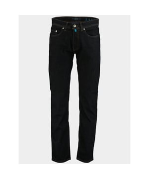 Maak nu de blits met dit topitem van de nieuwe collectie van Pierre Cardin. Helemaal van deze tijd en makkelijk te combineren.
Pierre Cardin 5-Pocket Jeans Blauw C7 34510.8007/6801 met artikelcodeC7 34510.8007/6801 .  van het materiaal 70% Katoen / 24% Lyocell / 4% Polyester / 2% Elastaan. Extra specificaties: , , , , kleur Blauw.