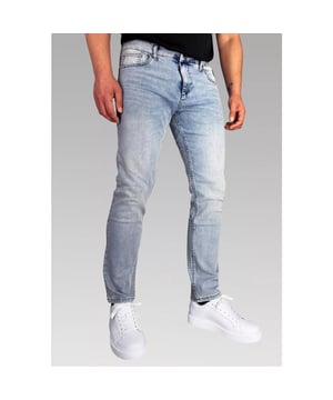 
Heren stretch jeans lichtblauw – Rusty Neal | Regular Fit spijkerbroek

 Deze lichtblauwe heren stretch jeans van het populaire merk Rusty Neal combineert comfort met een moderne uitstraling. Gemaakt van hoogwaardig stretch katoen (98% katoen, 2% elastaan) biedt deze regular fit spijkerbroek een prettige pasvorm en veel bewegingsvrijheid.

 De jeans is voorzien van een klassieke knoopsluiting met rits, twee steekzakken aan de voorkant en twee achterzakken. Dankzij het tijdloze ontwerp en de comfortabele stof is deze modieuze heren jeans ideaal voor dagelijks gebruik – of je nu kiest voor een casual outfit of een meer geklede look.