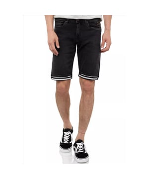 
Rusty Neal Heren Korte Spijkerbroek – Denim Black | Stretch | Casual Fit

 Upgrade je zomerse look met deze Rusty Neal korte spijkerbroek. Deze comfortabele denim short is gemaakt van 98% katoen en 2% elastaan, waardoor hij niet alleen stevig is, maar ook een fijne stretch heeft voor optimaal draagcomfort.

 De zwarte kleur met een witte bies geeft de broek een tijdloze uitstraling, perfect voor zowel casual als sportieve outfits. Dankzij de knoopsluiting en de handige steekzakken biedt deze korte jeans de perfecte mix van stijl en