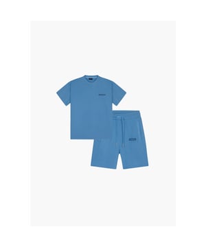 
Geniet van de zomer in stijl met onze Relaxt Summer Set in een verfrissende licht blauw kleur. Deze set belichaamt de essentie van zorgeloze elegantie en biedt ultiem comfort voor warme dagen en ontspannen momenten.