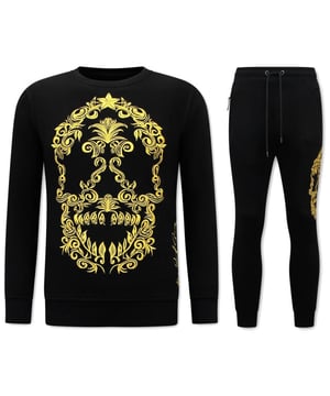 Koop dit LF Amsterdam item sterk afgeprijsd in onze LF Amsterdam outlet.
Exclusieve Joggingpak Heren - Skull Embroidery - Zwart - <p><strong>Specificaties:<br /></strong>- Exclusieve Joggingpak Heren<br />- Skull Embroidery<br />- Kleur: Zwart<br />- Artikel code: 11-6510Z <br />- Seizoen: Voorjaar / Najaar<br />- Zakken Vest: 2 Steekzakken<br />- Mouwen: Lange Mouw<br />- Zakken broek: 2 Steekzakken<br />- Kwalitatief Hoogwaardige Afwerking<br />- Materiaal: 84% Katoen en 16% Polyester<br />- Weefsel: Dun geweven<br />- Pasvorm: Slim Fit<br />- Pasvorm broek: Slim Fit<br />- Wasvoorschrift: Machinewas 30 graden, Binnenste buiten wassen (Niet in de droger)<br />- Beschikbare maten: S - M - L - XL - XXL </p>
<p><span style="vertical-align: inherit;"><strong><b>Local Fanatic</b></strong>is een jong merk voor modebewuste mannen die aandacht besteden aan kleding en uiterlijk met de Allure en Glamour. Kenmerkend van het merk zijn de zeefdruk- en digitaal prints die gegarandeerd staan voor kwaliteit van vooruitstrevende stoffen in Italiaanse