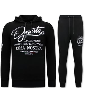 Nu dit artikel van LF Amsterdam met hoge korting in de LF Amsterdam outlet op V&D!
Exclusieve Heren Joggingspak - Omerta, Cosa Nostra - Zwart - <p><strong>Specificaties:<br /></strong>- Exclusieve Heren Joggingspak<br />- Omerta, Cosa Nostra<br />- Kleur: Zwart<br />- Artikel code: 11-6517Z<br />- Seizoen: Voorjaar / Najaar<br />- Zakken Vest: 2 Steekzakken<br />- Mouwen: Lange Mouw<br />- Zakken broek: 2 Steekzakken<br />- Kwalitatief Hoogwaardige Afwerking<br />- Materiaal: 84% Katoen en 16% Polyester<br />- Weefsel: Dun geweven<br />- Pasvorm: Slim Fit<br />- Pasvorm broek: Slim Fit<br />- Wasvoorschrift: Machinewas 30 graden, Binnenste buiten wassen (Niet in de droger)<br />- Beschikbare maten: S - M - L - XL - XXL </p>
<p><b>Local Fanatic</b> is een jong merk voor modebewuste mannen die aandacht besteden aan kleding en uiterlijk met de Allure en Glamour. Kenmerkend van het merk zijn de zeefdruk- en digitaal prints die gegarandeerd staan voor kwaliteit van vooruitstrevende stoffen in Italiaanse pasvormen.</p>