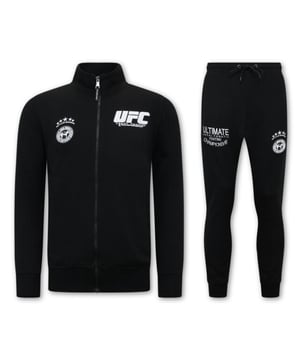  Musthave uit de Herenkleding Outlet van LF Amsterdam   Gun jezelf dit prachtige item uit de laatste collectie  Betaal achteraf
Mannen Joggingspak - UFC Ultimate Championship - Zwart - <p><strong>Specificaties:<br /></strong>- Mannen Joggingspak<br />- UFC Ultimate Championship<br />- Kleur: Zwart<br />- Artikel code: 11-6523Z <br />- Seizoen: Voorjaar / Najaar<br />- Zakken Vest: 2 Steekzakken<br />- Mouwen: Lange Mouw<br />- Zakken broek: 2 Steekzakken<br />- Kwalitatief Hoogwaardige Afwerking<br />- Materiaal: 84% Katoen en 16% Polyester<br />- Weefsel: Dun geweven<br />- Pasvorm: Slim Fit<br />- Pasvorm broek: Slim Fit<br />- Wasvoorschrift: Machinewas 30 graden, Binnenste buiten wassen (Niet in de droger)<br />- Beschikbare maten: S - M - L - XL - XXL </p>
<p><span style="vertical-align: inherit;"><strong><b>Local Fanatic</b></strong>is een jong merk voor modebewuste mannen die aandacht besteden aan kleding en uiterlijk met de Allure en Glamour. Kenmerkend van het merk zijn de zeefdruk- en digitaal prints die gegarandeerd staan voor kwaliteit van vooruitstrevende stoffen in Italiaanse