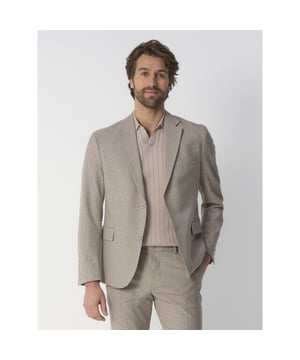 
Drykorn Yames Mix & Match Colbert in bruin combineert stijl en veelzijdigheid. Dit colbert heeft een klassieke pasvorm met een enkele knoopsluiting en klepzakken. De zachte, effen bruine stof straalt een verfijnde eenvoud uit. Perfect om zowel casual als formeel te dragen. Drykorn staat voor hoogwaardige materialen en een eigentijdse uitstraling, waardoor elke garderobe een frisse en moderne touch krijgt. - Over het merk: Drykorn vertaalt de laatste trends naar hun eigen persoonlijkheid en creëert zo telkens een unieke collectie. De slogan van het merk is dan ook ‘Drykorn for beautiful people’.