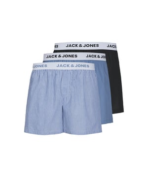 
Jack & Jones Heren Wijde Boxershorts Geweven JACTOKYO 3-Pack – Klassiek en luchtig comfort De wijde boxershorts van Jack & Jones uit de JACTOKYO-collectie bieden een tijdloos ontwerp en optimaal draagcomfort. Gemaakt van 100% geweven katoen, voelen deze boxershorts zacht en ademend aan, ideaal voor mannen die houden van een losse pasvorm. De elastische tailleband zorgt voor een comfortabele en betrouwbare fit.