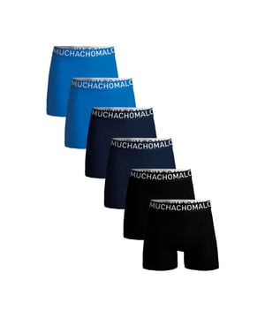 
<p><span>De Muchachomalo microfiber collectie bestaat uit een duurzame, elastische holle vezel. Deze vezel <strong>absorbeert meer vocht</strong> dan katoen. Microfiber boxershorts zijn ideaal als je op zoek bent naar comfort, vochtregulatie en duurzaamheid.</span><br><br><span>Microfiber is <strong>licht van gewicht</strong> en voelt als een tweede huid. Door de <strong>ultra- stretchable vezel</strong> zijn de boxershorts van microfiber perfect om in te sporten, of dagelijks gebruik, want ze <strong>nemen ook nog snel vocht op</strong> en <strong>drogen snel</strong>. Muchachomalo microfiber boxers zijn makkelijk wasbaar en praktisch al droog zodra je ze uit de wasmachine haalt.</span></p> Materiaal: 88% Polyamide/12% Elastane - 155 gram 
Wasinstructies: Wassen op 30 graden,Niet in de droger,Strijken op matig warme stand (2 stippen) Kleur: Blauw,Zwart
