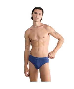 
Dit indigo tijdloos mannen Ever Ease Brief is super zacht en fijn om gedragen te worden. De tailleband is gemaakt van gerecyclede materialen. Deze slip is gemaakt van 94% katoen en 6% elastaan.