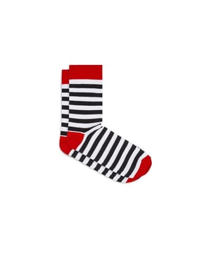 
<ul>
<li>- Nette heren sokken.</li>
<li>- Kleur: Divers</li>
<li>- Materiaal: 80% Katoen 15% Polyester 5% Lycra Elastan</li>
<li>- Wasvoorschrift: Machinewas 30 graden</li>
<li>- Niet geschikt voor de droogtrommel.</li>
</ul>