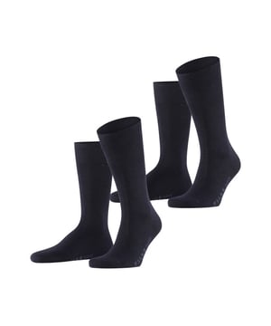 
Falke Swing 2-pack Sokken bieden comfort en stijl in effen donkerblauw. Deze sokken zijn perfect voor dagelijks gebruik. Er zitten 2 stuks in een verpakking. Falke staat bekend om kwaliteit en vakmanschap, met oog voor detail en duurzaamheid. - Over het merk: Al meer dan 100 jaar wordt er met passie en expertise gewerkt om sokken te produceren die voldoen aan de hoogste eisen. FALKE staat bekend om hoogwaardige kwaliteit en draagcomfort!