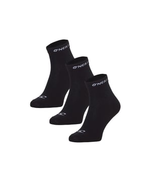 
O'Neill sneakersokken voor heren en dames. De set sneaker sokken bevat 3 effen zwarte enkelsokken en zijn voorzien van ribboord voor een prettige pasvorm. Hierdoor zijn ze perfect voor in je dagelijkse schoenen. Daarnaast zijn de sneakersokken voorzien van het O'Neill logo en met maataanduiding aan de onderzijde. Gemaakt van 72% katoen, 26% polyester en 2% elastaan.