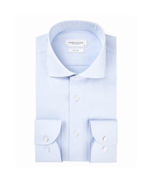 
Een overhemd van het merk Profuomo. De pasvorm van dit overhemd met extra lange mouwen is slim fit. Hij heeft een cut away boord, een enkel manchet en valt onder het Originale label van Profuomo. Dit overhemd heeft mouwlengte 7. Materiaal: 100% katoen Over het merk De filosofie van het in 1934 opgerichte Italiaanse familiebedrijf is nog steeds hetzelfde als van het Profuomo van nu. De stijl van het merk is een mix van klassiek en modern. Alles, van de stof tot de stiksels, zal los van elkaar gekozen worden en daarna samengevoegd worden tot één artikel. Hierdoor ontstaan prachtige combinaties die voldoen aan het klassieke modebeeld.
