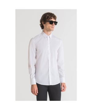 
Het Antony Morato Super Slim Fit Shirt is gemaakt van stretch katoen en heeft een slim fit pasvorm. Het overhemd is afgewerkt met een een mooie kraag en knoopsluitingen bij de mouwen. Pasvorm: Slim Fit (Let op: bestel het overhemd in een maat groter)Materiaal: 74% Katoen 23% Polyamide 3% ElastaneWasvoorschrift: 30 graden wassen zonder wasverzachter | Niet in de droger