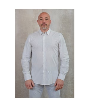 
<p>Het Milano Super Slim Fit Shirt is gemaakt van stretch katoen en heeft een slim fit pasvorm. Het overhemd is afgewerkt met een een mooie kraag en knoopsluitingen bij de mouwen. </p>
<p><strong>Pasvorm:</strong> Slim Fit (<strong>Let op: </strong>bestel het overhemd in een maat groter)<br /><strong>Materiaal:</strong> 74% Katoen 23% Polyamide 3% Elastane<br /><strong>Wasvoorschrift:</strong> 30 graden wassen zonder wasverzachter | Niet in de droger</p>

