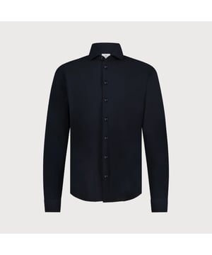 
<p>Blijf altijd voorop lopen met het lounge jersey overhemd van Blue Industry. Dit overhemd biedt de perfecte balans tussen een verzorgde uitstraling en ultiem draagcomfort. De zachte jersey stof voelt soepel aan op de huid en beweegt moeiteloos met je mee - perfect voor zowel werk als weekenden.</p>

<p>Dankzij de moderne, slanke pasvorm en de cleane afwerking is dit overhemd zowel zakelijk als casual te dragen. Combineer het met een chino voor een verfijnde look, of draag het los op een jeans voor een meer ontspannen stijl.<br>
 </p>

<ul>
	<li>Gemaakt van zachte, ademende jersey</li>
	<li>Moderne pasvorm met veel bewegingsvrijheid</li>
	<li>Kreukvrij en strijkvriendelijke eigenschappen. Na het wassen van het overhemd kun je deze simpelweg uithangen.</li>
	<li>Super licht, zeer elastisch, snel drogend en ademend materiaal  </li>
</ul>